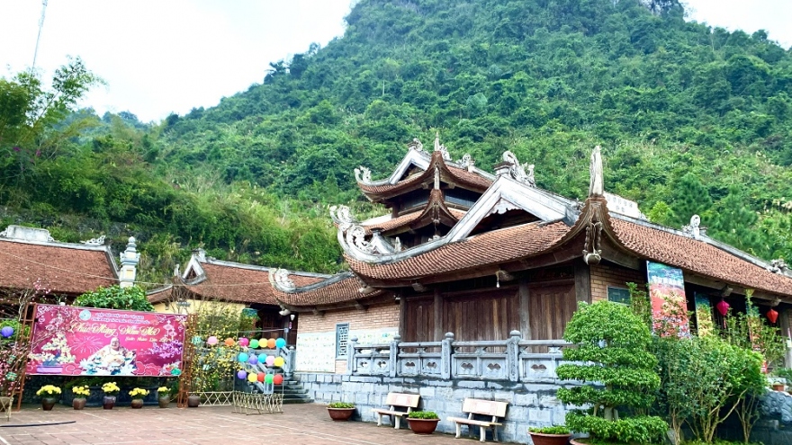 Tiếng chuông chùa nơi biên ải