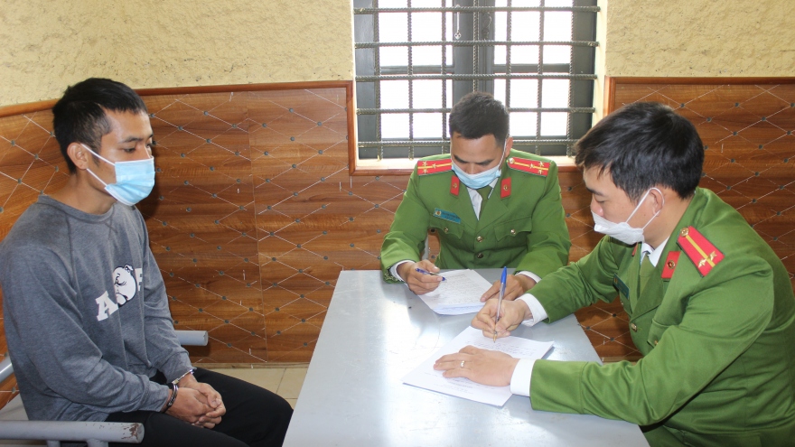 Bắt giữ 2 anh em cầm gạch đánh trả lực lượng chức năng