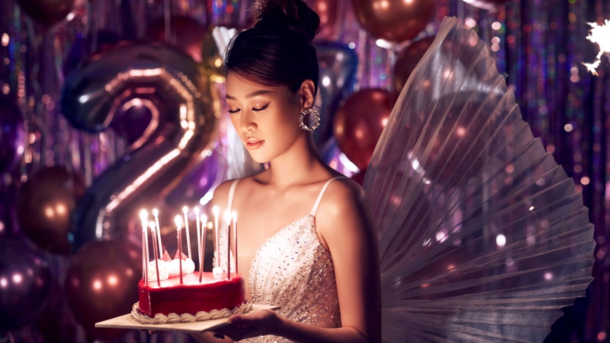 Hoa hậu Khánh Vân đón tuổi 27 với bộ ảnh rực rỡ sắc màu