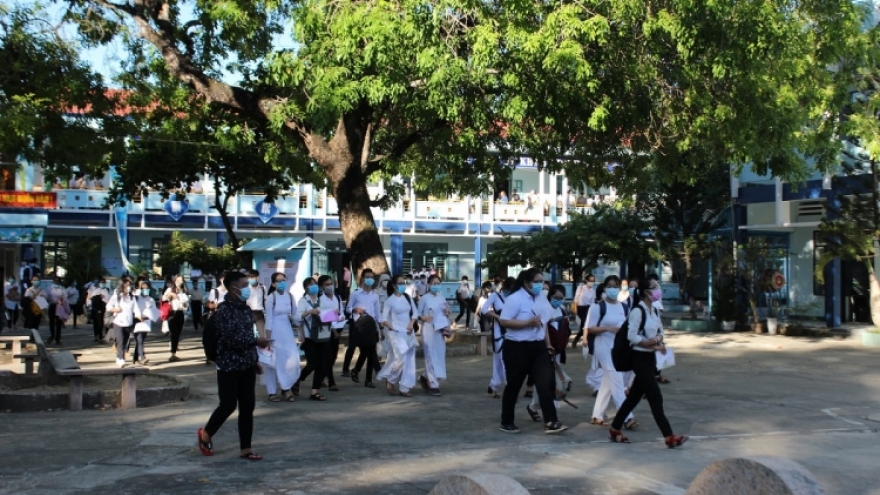 Số ca mắc Covid-19 tăng cao, Lâm Đồng lấy ý kiến việc cho học sinh trở lại trường