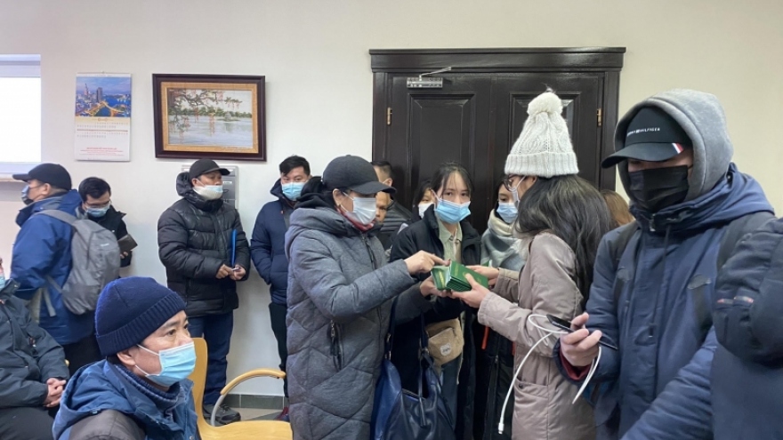 Chuyến bay thứ 2 từ Ba Lan đưa thêm gần 300 người Việt di tản khỏi Ukraine về nước