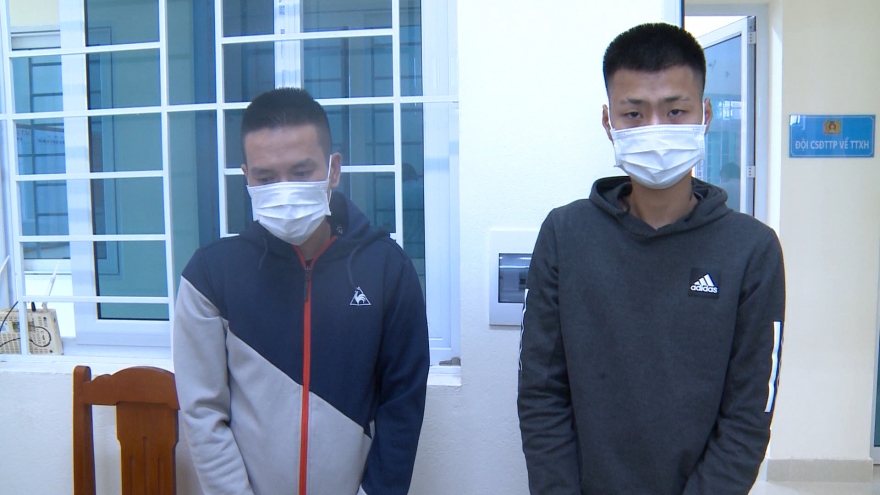 Bắt 2 đối tượng nổ súng vào nhà dân giữa đêm khuya