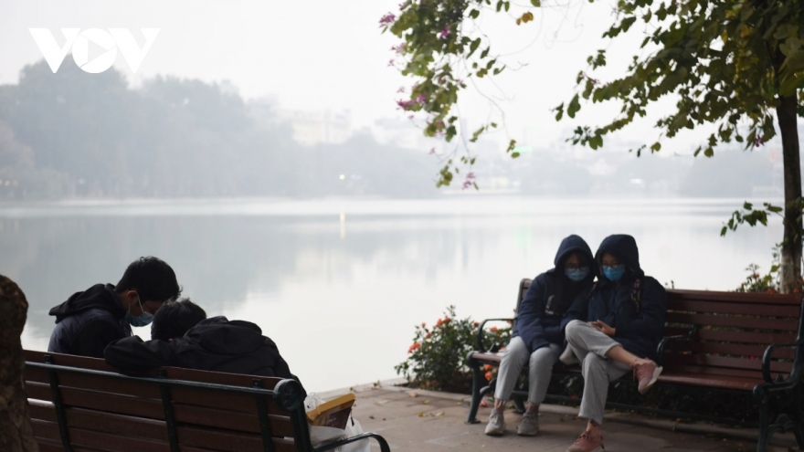 Hà Nội ghi nhận hơn 23.000 ca COVID-19 mới trong ngày đầu mở lại phố đi bộ