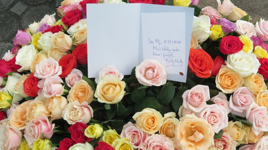 Cựu binh Mỹ gửi hơn 500 bông hồng tưởng nhớ nạn nhân vụ thảm sát Sơn Mỹ