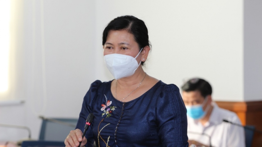 Vì sao TP.HCM chưa cho F0 không triệu chứng đi làm như Cà Mau, Long An?