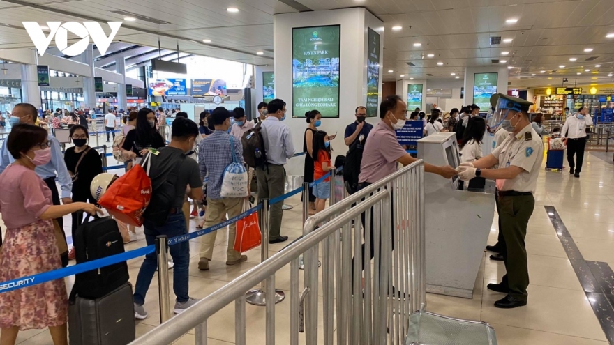 Tạm dừng khai báo y tế với người nhập cảnh từ 0h ngày 27/4