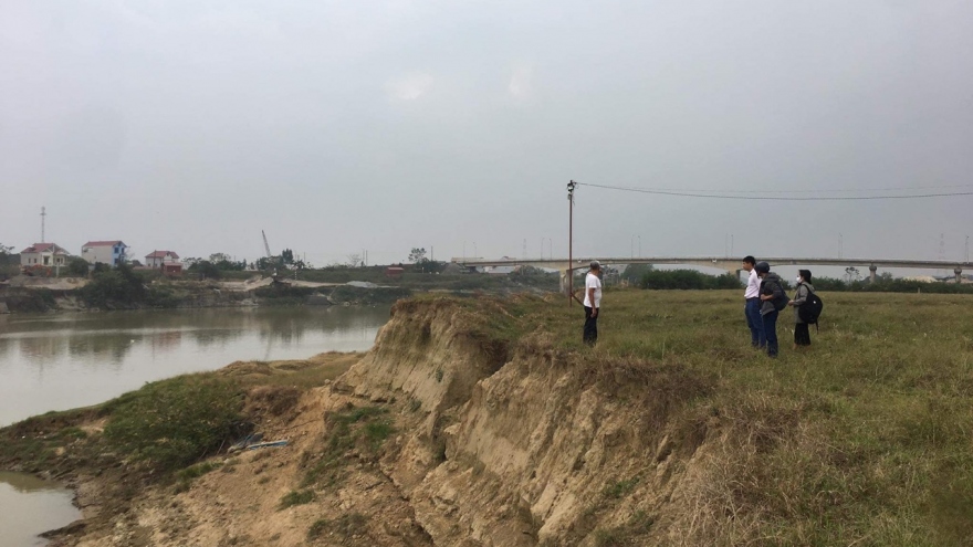 Nhóm thanh niên hầu tòa vì đánh đập, bắt giữ "cát tặc" trên sông Cầu