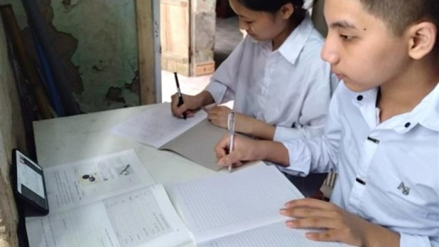 Hỗ trợ vay vốn mua thiết bị học trực tuyến 10 triệu đồng/học sinh