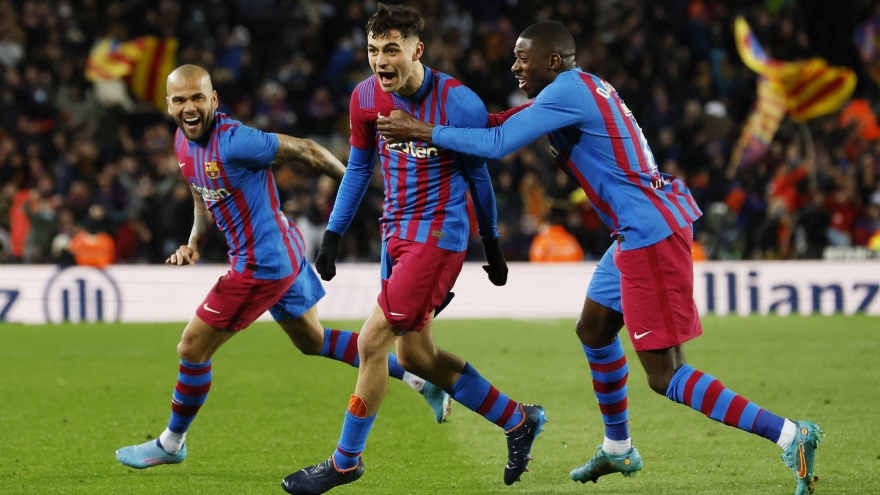 Pedri ghi siêu phẩm, Barca hạ gục Sevilla để "phả hơi nóng" vào Real Madrid