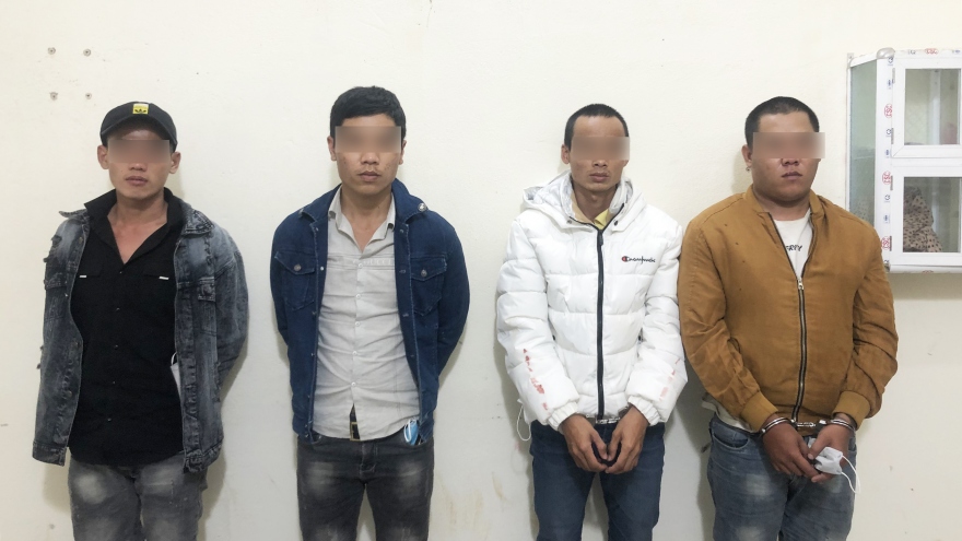 Đến mua tạp hóa, giật luôn dây chuyền của chủ tiệm