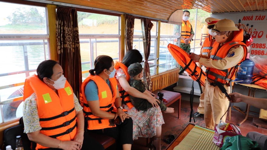 Yên Bái đảm bảo an toàn hoạt động du lịch trên hồ Thác Bà dịp nghỉ lễ