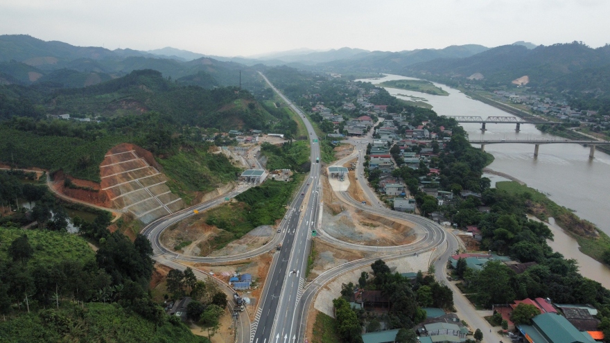 Đưa vào khai thác nút giao cao tốc xuống Phố Lu (Lào Cai) dịp 30/4