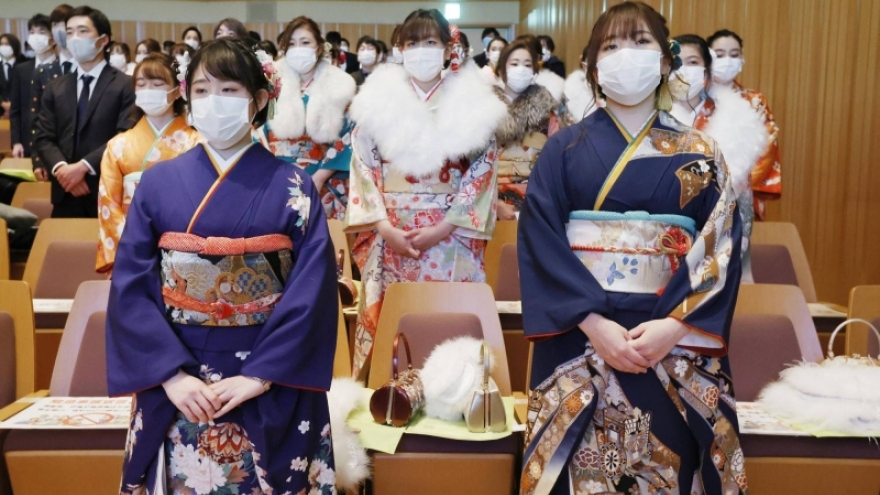 Nhật Bản bắt đầu hạ độ tuổi trưởng thành