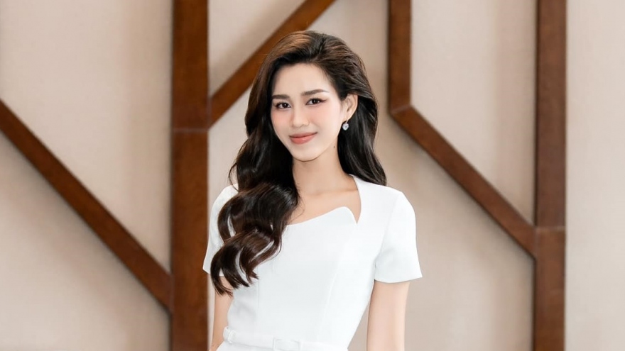 Hoa hậu Đỗ Thị Hà đẹp dịu dàng tựa "nàng thơ" với sắc trắng tinh khôi