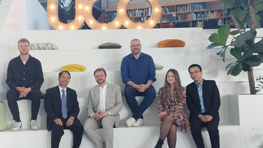 Đại sứ Việt Nam tại Hà Lan thăm và làm việc với công ty Except