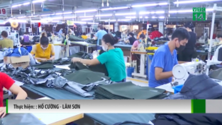 Công nhân chật vật vì lương thấp