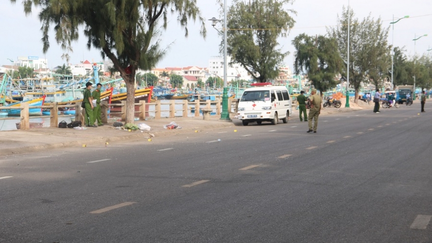 Rúng động: Xe ô tô hạng sang truy đuổi rồi tông chết người ở Bình Thuận