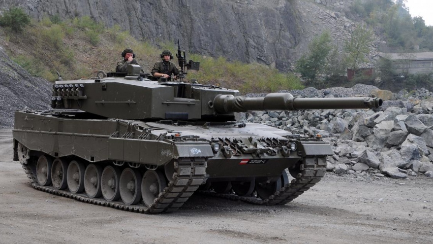 Séc sẽ nhận 15 xe tăng cũ và đàm phán mua thêm 50 xe tăng mới từ Đức