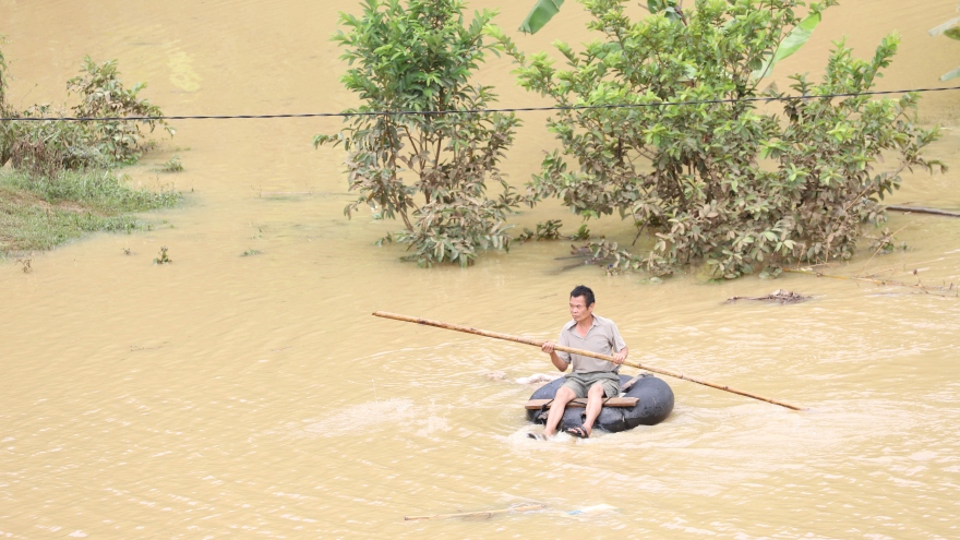 3 ngày sau trận mưa lớn, một số khu vực ở Sơn La vẫn ngập sâu trong nước