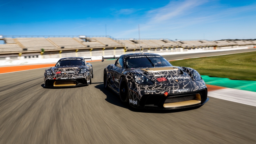 Porsche 718 Cayman GT4 ePerformance tiết lộ tiềm năng của mẫu Mission R