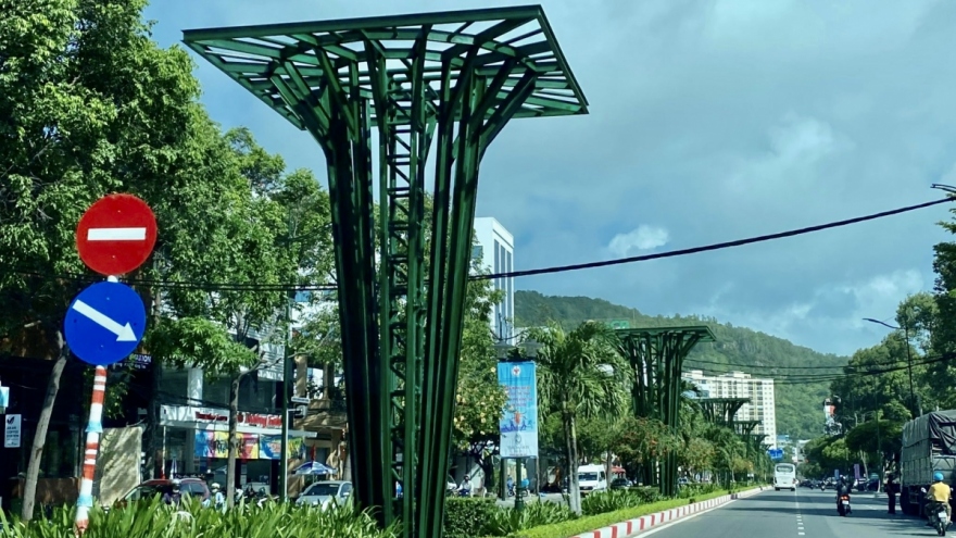 Cần thiết bỏ hạng mục trụ tháp hoa trong dải phân cách giao thông ở TP.Vũng Tàu