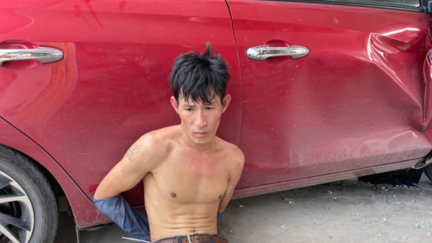 Bình Dương: Người dân và công an truy đuổi, khống chế đối tượng trộm ô tô