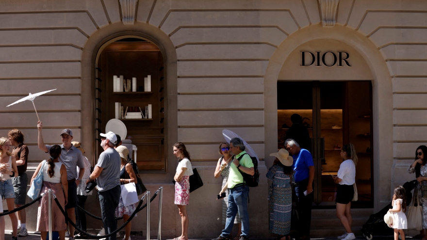 Ngành thời trang Pháp "hưởng lợi" khi đồng EUR trượt giá