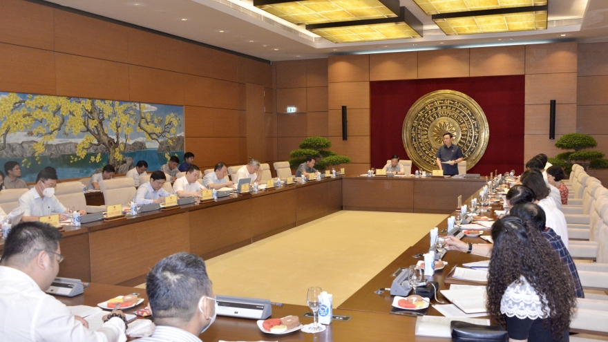 Chủ tịch Quốc hội Vương Đình Huệ làm việc với Viện nghiên cứu lập pháp