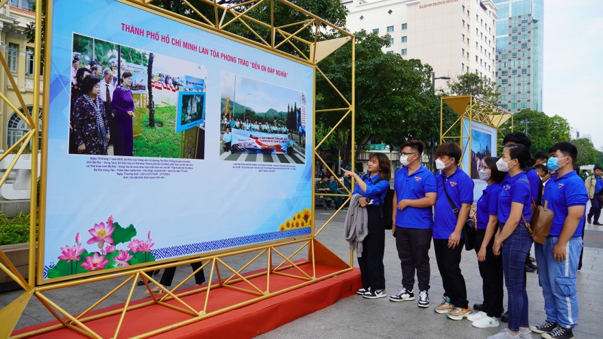 Khai mạc triển lãm "TP.HCM khắc sâu đạo lý Uống nước nhớ nguồn”