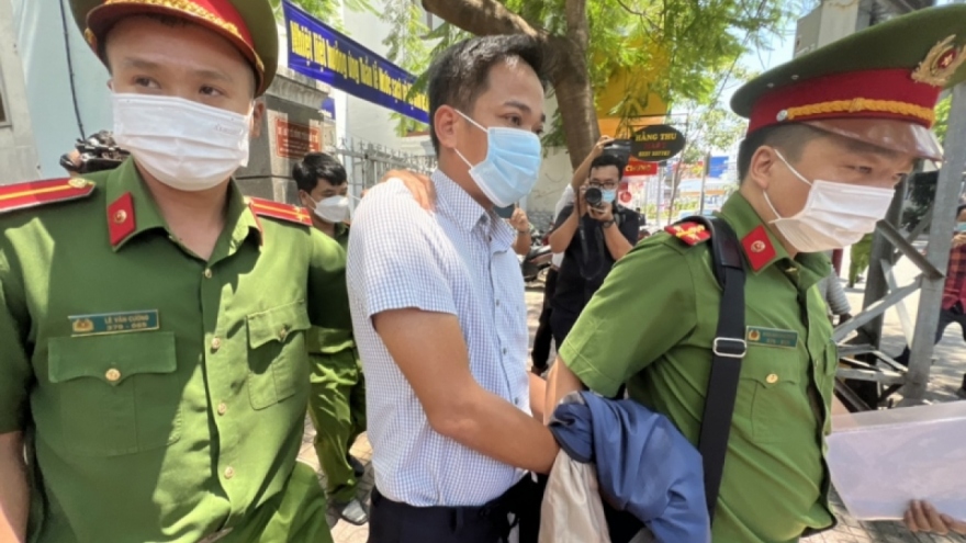 Đảng viên nhận “quà tặng” trái quy định, Đảng ủy CDC Khánh Hòa bị cảnh cáo