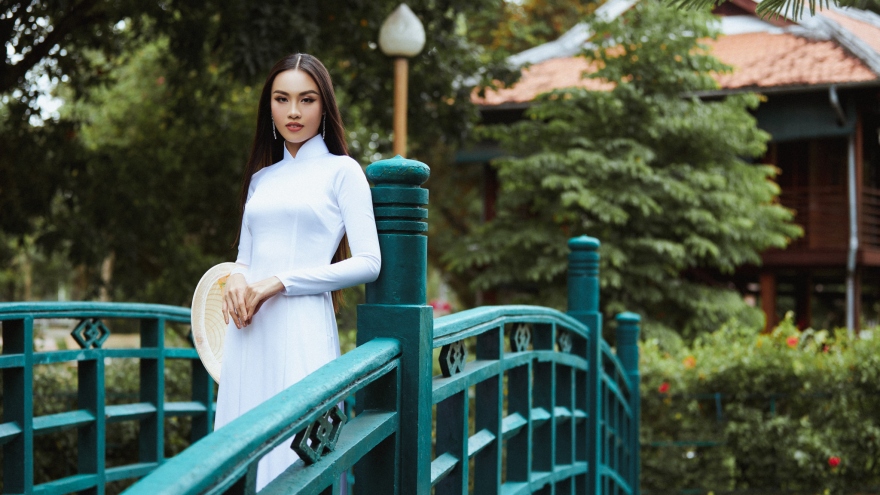 Á hậu Thủy Tiên dịu dàng trong tà áo dài, tự hào quảng bá vẻ đẹp của Đồng Tháp
