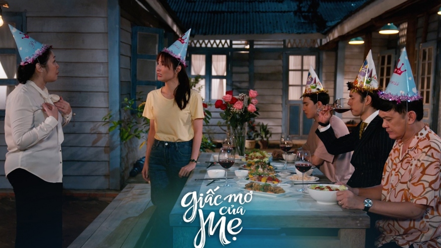 Nhan Phúc Vinh lén lút quẹt thẻ của Diễm My 9X trong "Giấc mơ của mẹ"