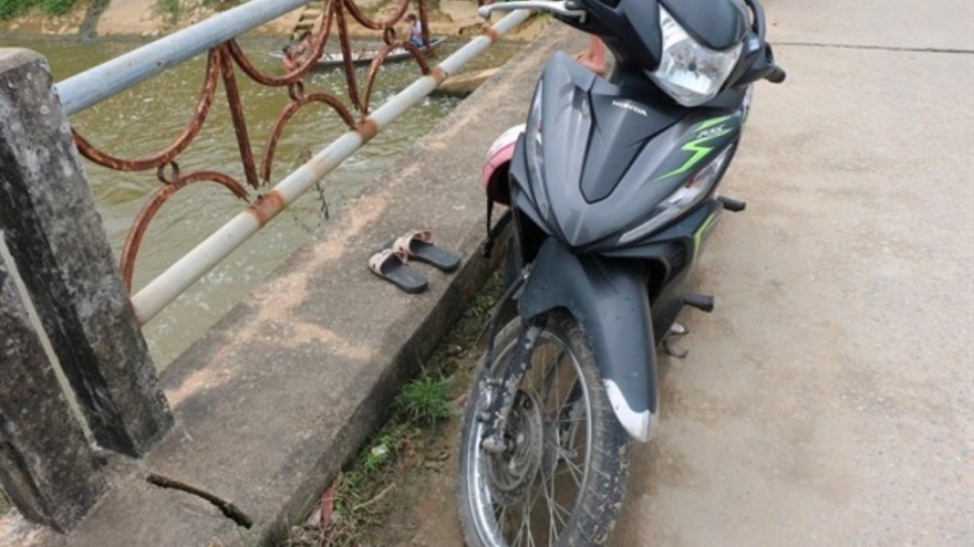 Một phụ nữ ở Quảng Ngãi nhảy cầu tự tử, bỏ lại 6 con thơ 