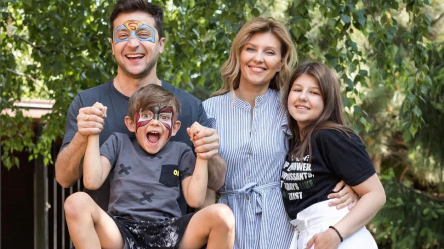 Con trai 9 tuổi của Tổng thống Ukraine muốn trở thành quân nhân