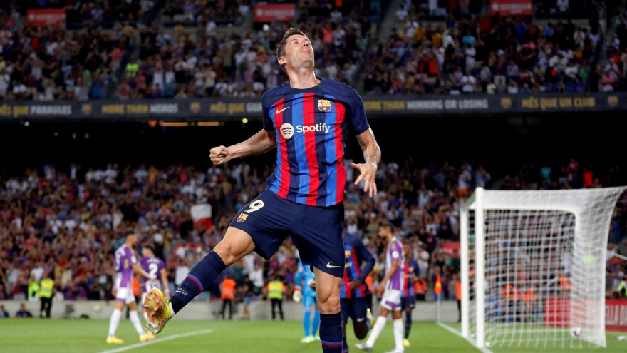Lewandowski lập cú đúp, Barca đại thắng Valladolid