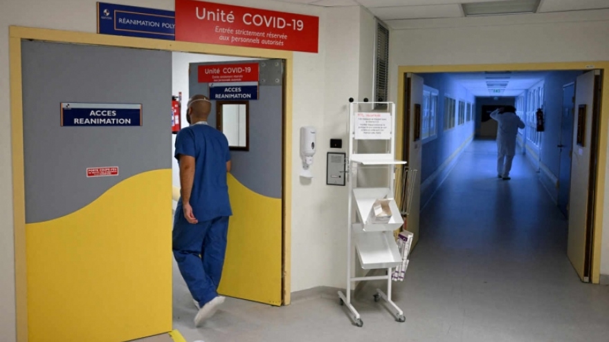 Pháp cảnh báo làn sóng dịch Covid-19 thứ 8