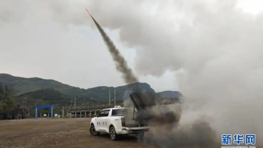 Trung Quốc làm mưa nhân tạo để giảm hạn hán do nắng nóng