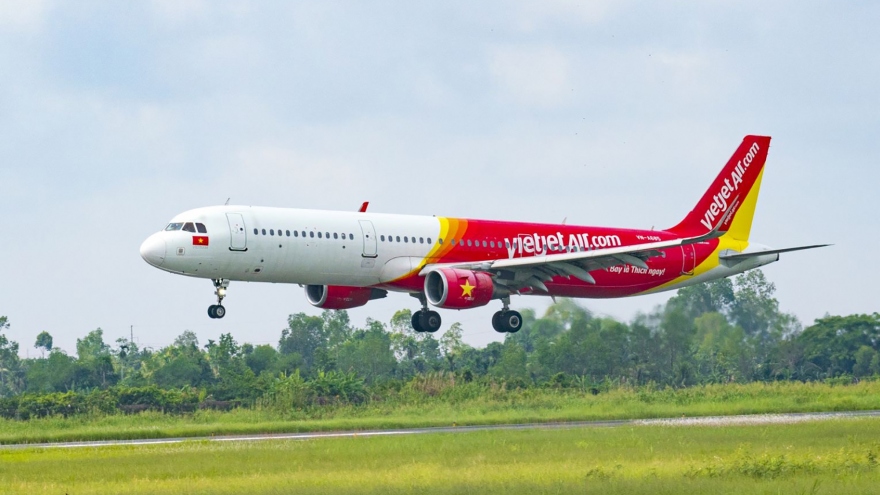 Lượng khách tăng đột biến, hàng không bật tăng doanh thu, lợi nhuận 6 tháng