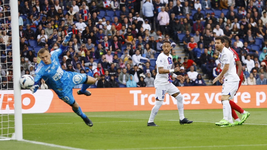 Messi kiến tạo cực đỉnh, PSG đánh bại Brest