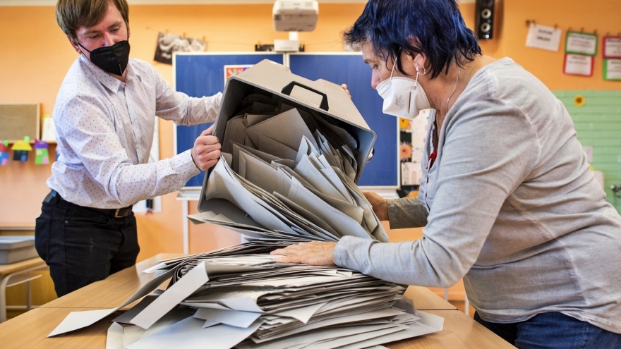 Bầu cử Thượng viện Séc: Liên minh Cùng nhau và ANO dẫn đầu số ứng viên vào vòng 2