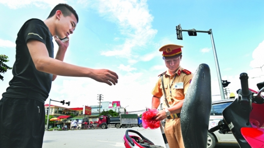 Cán bộ can thiệp xử lý vi phạm giao thông là dung dưỡng cho con cháu