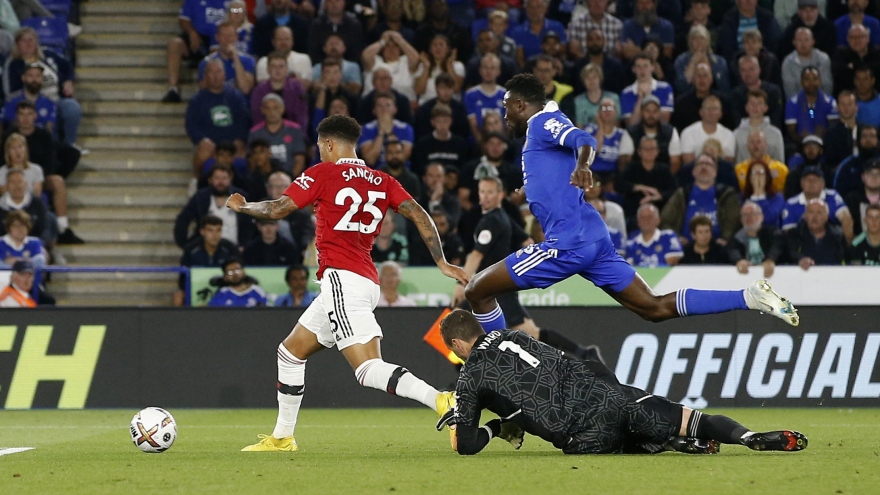 Sancho tỏa sáng, MU thắng Leicester để áp sát top 4 Ngoại hạng Anh