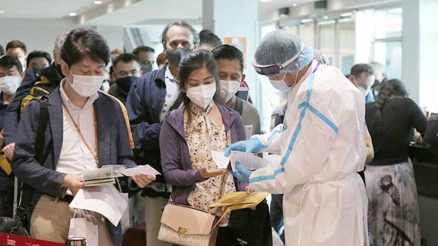 Campuchia xem xét bỏ quy định xuất trình giấy chứng nhận tiêm chủng Covid-19