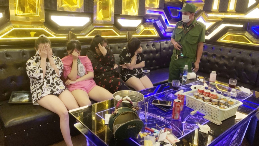 8 thanh niên sử dụng ma túy trong quán karaoke