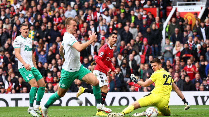 Ronaldo bị khước từ 2 bàn thắng, MU hòa bạc nhược trước Newcastle
