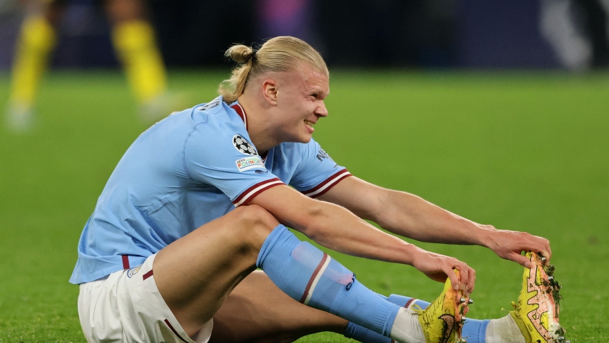 Haaland mờ nhạt, Man City chia điểm với Dortmund