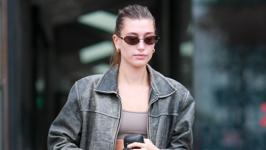 Hailey Baldwin xinh đẹp đi tập Pilates sau loạt ảnh thân thiết bên Selena Gomez