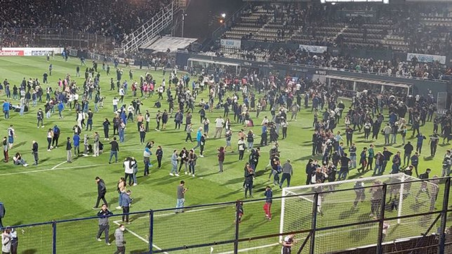 Bạo loạn ở sân bóng Argentina, 1 CĐV thiệt mạng