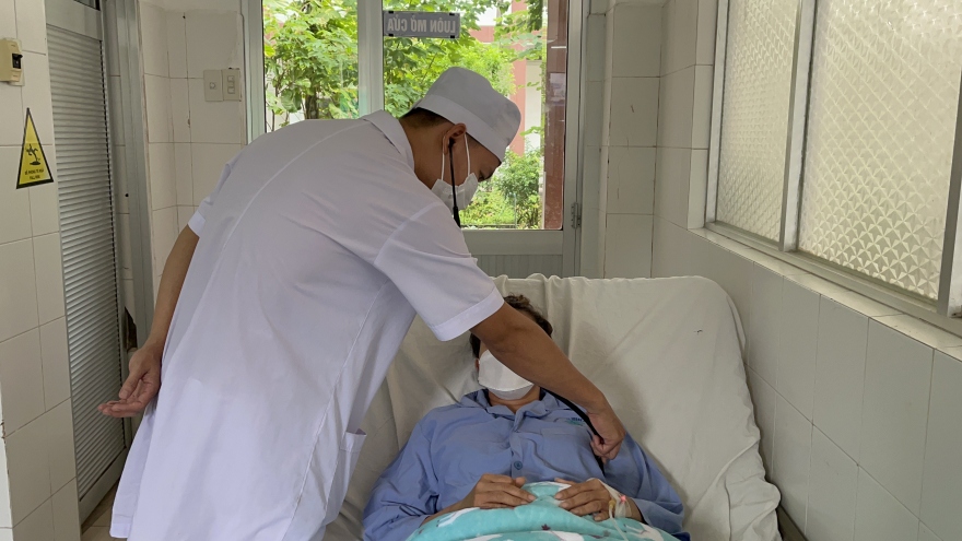 Cần Thơ can thiệp nút mạch thành công cứu sống bệnh nhân sốt xuất huyết nặng