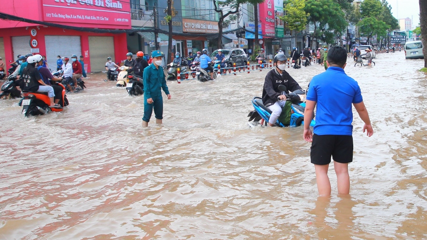 Triều cường ở Cần Thơ lập đỉnh lịch sử mới